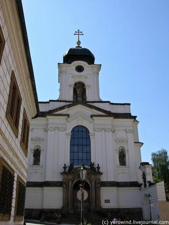 Церковь св. Бенедикта. Первый храм известен здесь с 1353г, нынешний – середины XVIIв. Прага, Чехия