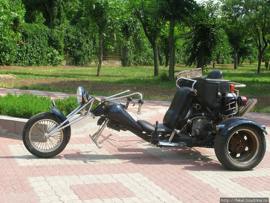 Перед входом можно сфотографироваться на память так... Николаев, Украина