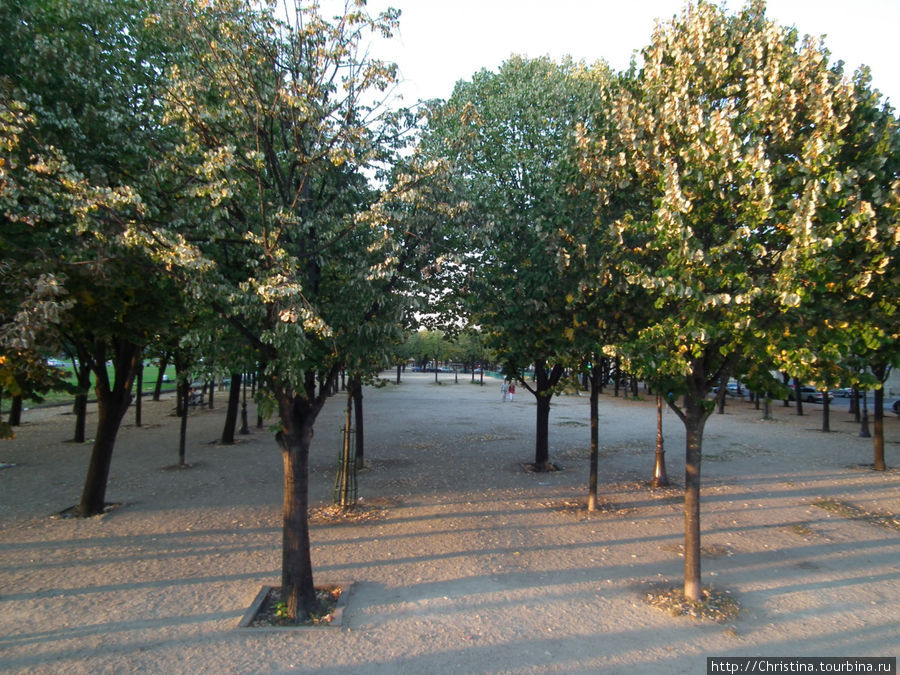 Осень, осень, Париж застыл и листья сбросил ... Париж, Франция