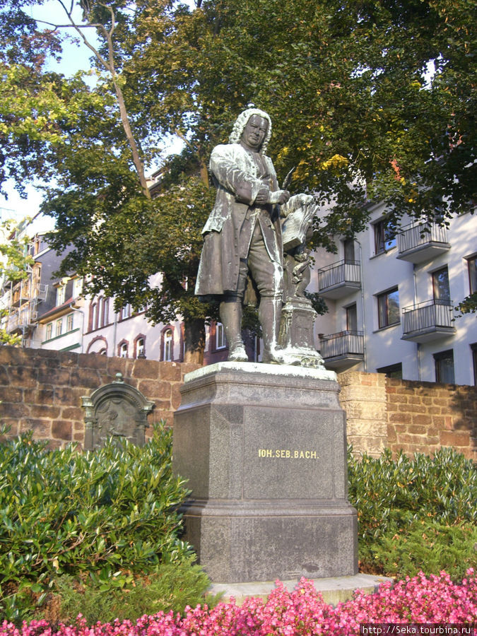 Памятник И.С. Баху Айзенах, Германия
