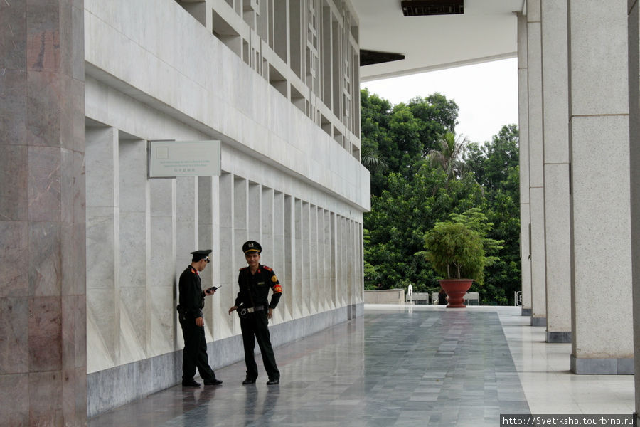 Охрана музея Хо Ши Мина Ханой, Вьетнам