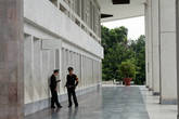 Охрана музея Хо Ши Мина