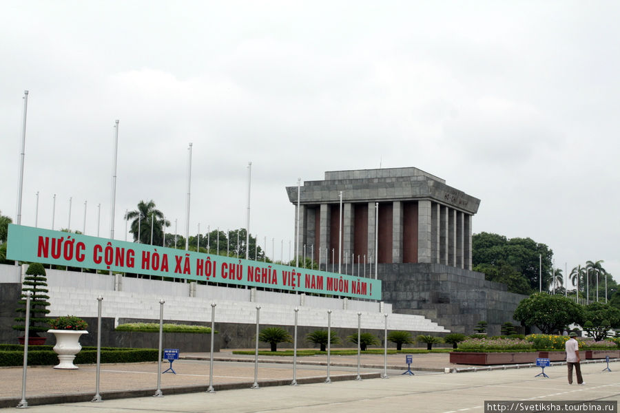 Площадь Ба Динь и мавзолей Хо Ши Мина Ханой, Вьетнам