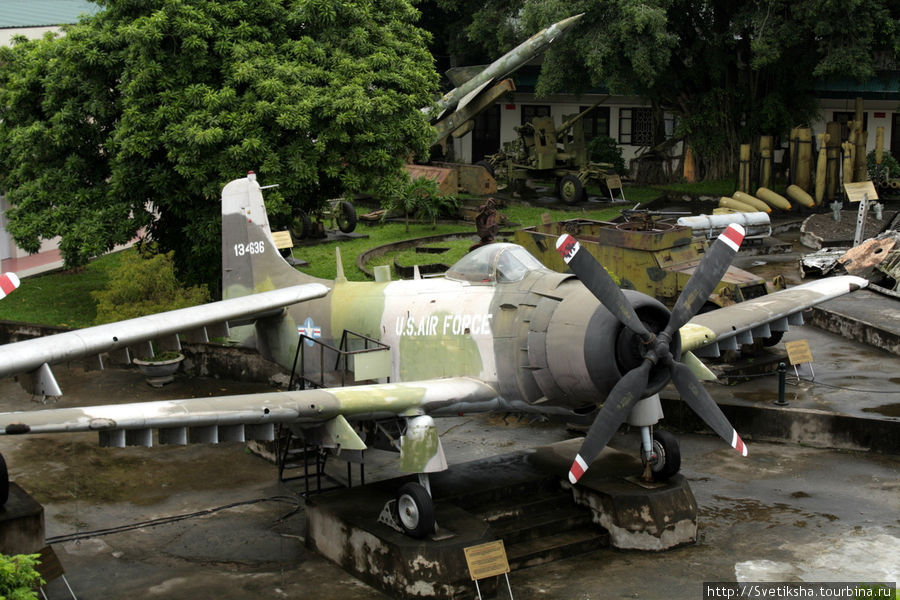 Кладбище военных самолетов Ханой, Вьетнам