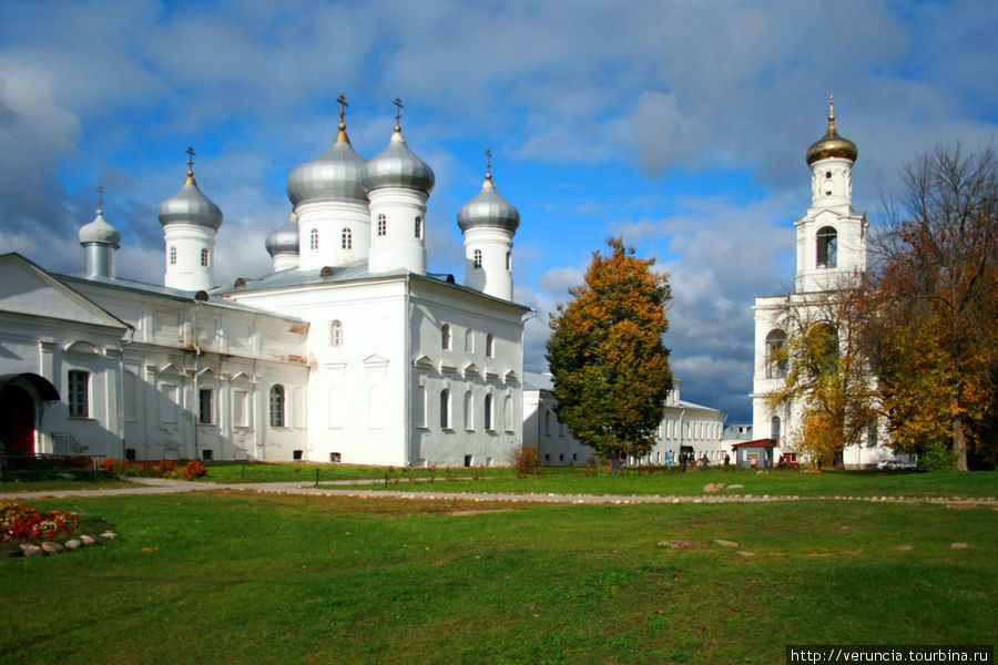 Спасский собор и колокольня Великий Новгород, Россия
