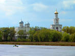 Вид на монастырь весной с реки Волхов