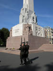 Почётный караул возле статуи свободы