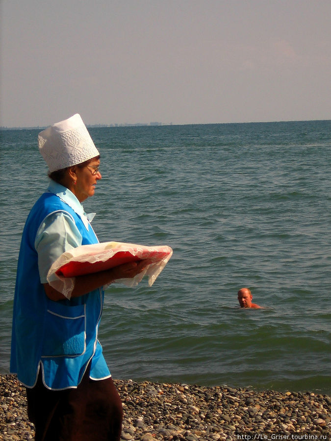 Абхазские сладости с доставкой к морю. Сухум, Абхазия
