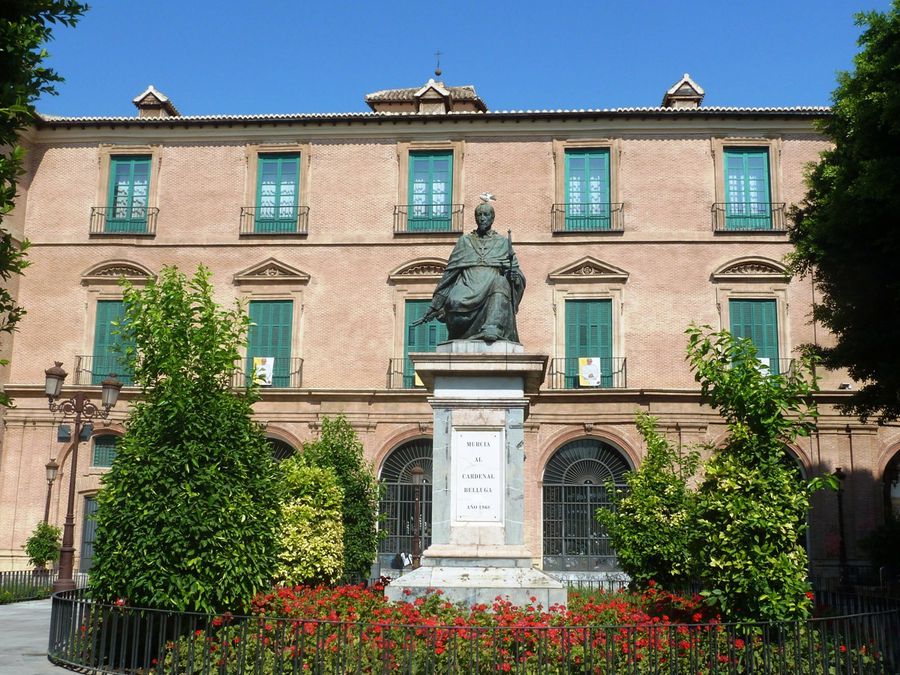 Памятник кардиналу Беллуга Мурсия, Испания
