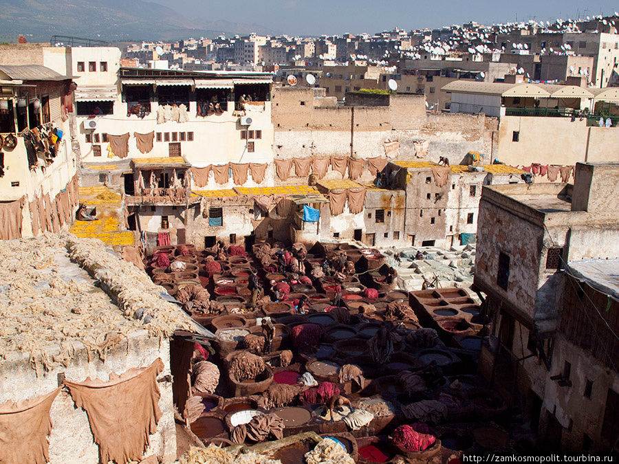 Наиболее известны и популярны у туристов мастерские на северной окраине старого города, рядом с рекой. Фес, Марокко