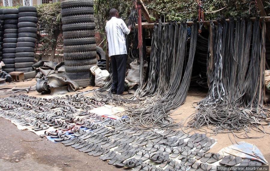 Изготовление сандалий из шин Серенгети Национальный Парк, Танзания