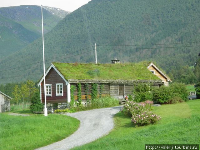 Традиционные крыши крытые дерном Хеллесюльт, Норвегия