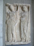Деметра (со скипетром) и Коре (с факелом). Ок. 420-410 г. до н.э.