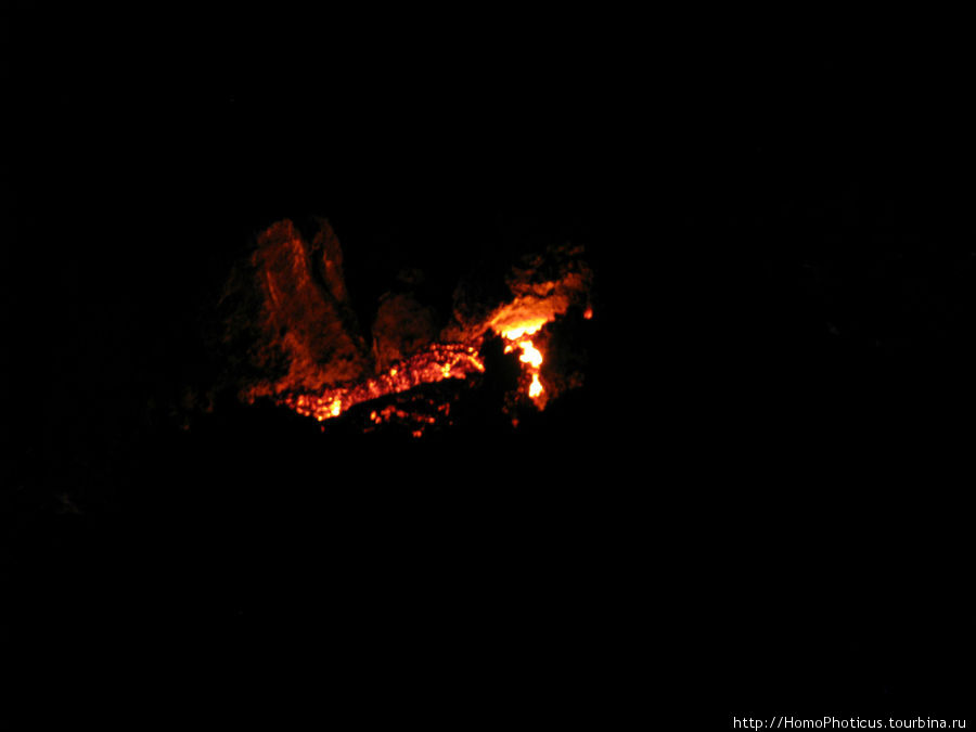 лава на вершине вулкана Покайя Антигуа, Гватемала