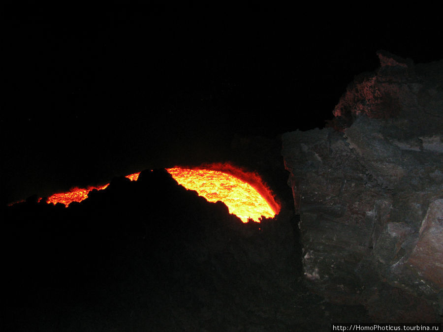лава на вершине вулкана Покайя Антигуа, Гватемала