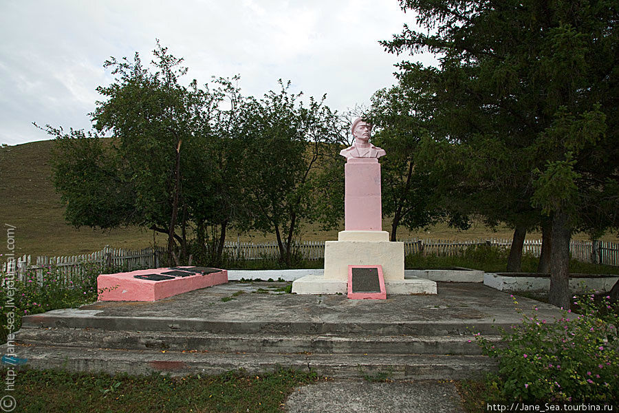 памятник Петру Сухову Тюнгур, Россия