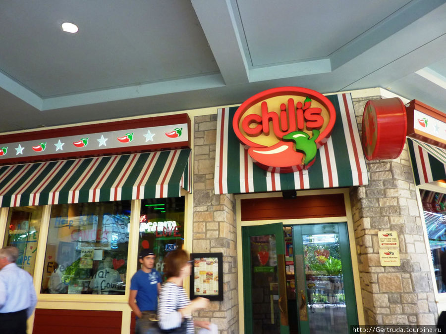 Вход в ресторан, Красный перчик чили — эмблема этих ресторанов Сан-Антонио, CША