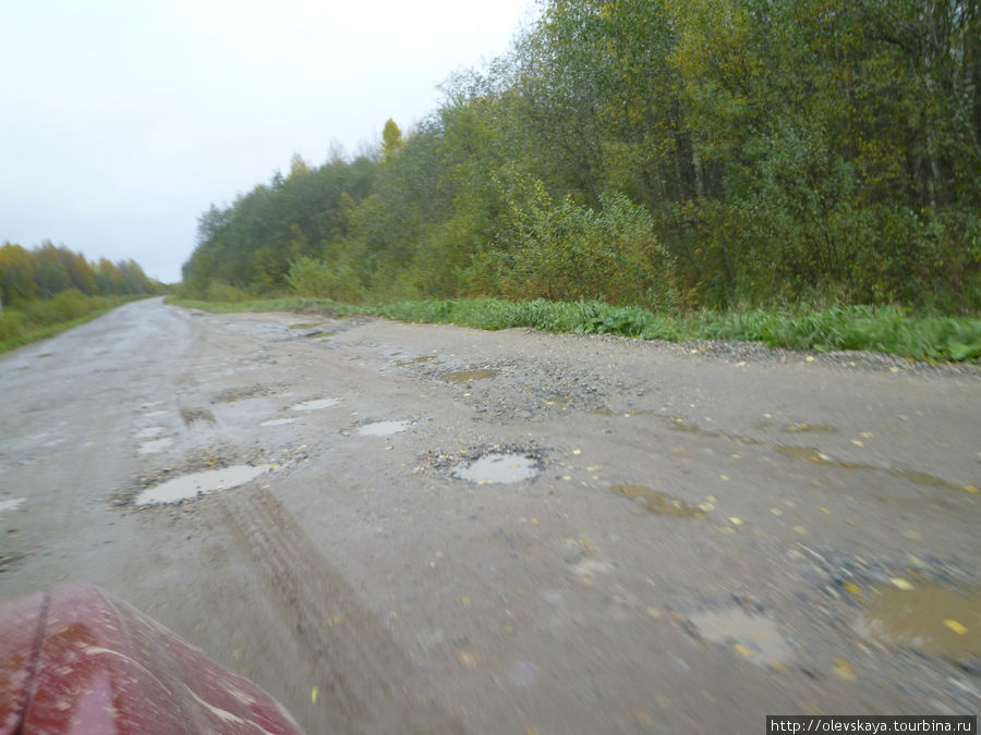 За Любимом на дороге встречаются вот такие дырочки Буй, Россия