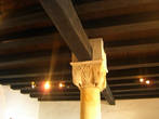 Дубовый потолок в трапезном зале