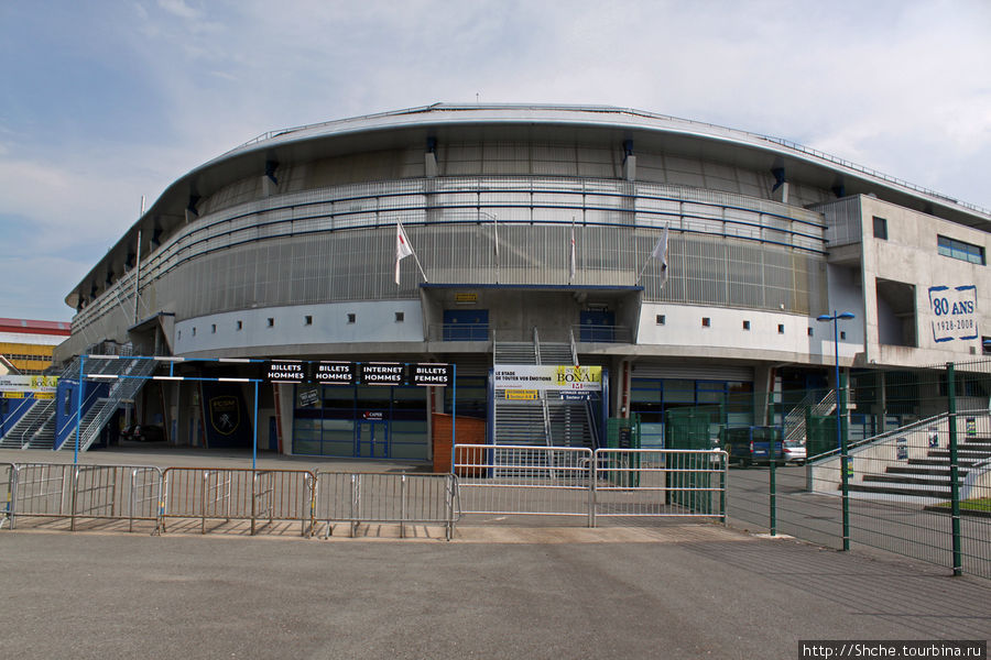 Внешний вид стадиона днем Сошо, Франция