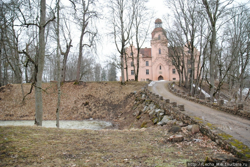 Замок в Эдоле Латвия