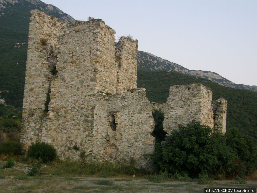 За монастырской стеной Автономное монашеское государство Святой Горы Афон, Греция