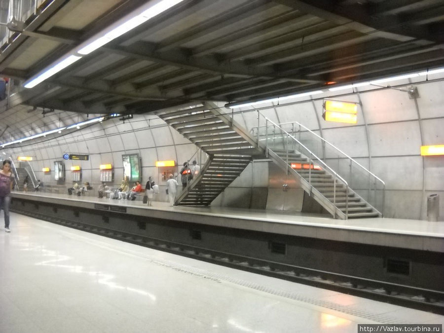 Станция метро Бильбао, Испания