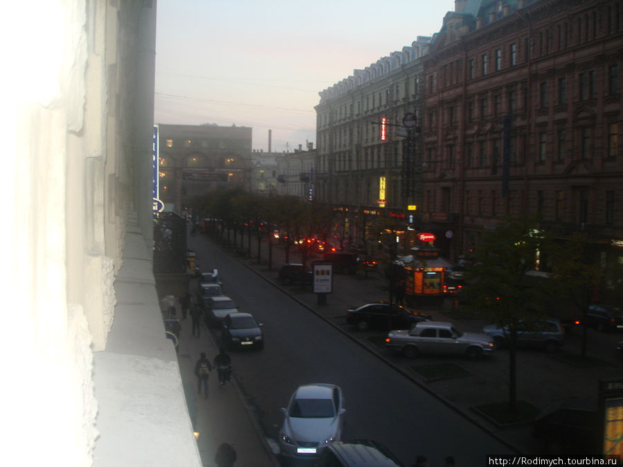 Вид из окна. Там впереди Невский Санкт-Петербург, Россия