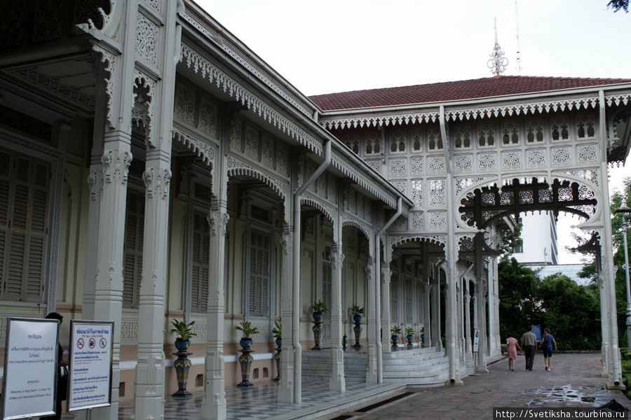 Крупнейший в мире тиковый дворец Виманмек и парк Дусит Бангкок, Таиланд