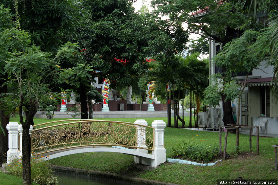 Крупнейший в мире тиковый дворец Виманмек и парк Дусит Бангкок, Таиланд