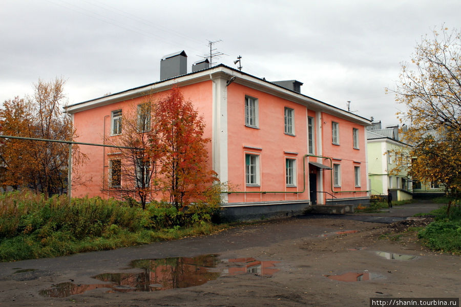 Самый северный и самый старый Кола, Россия