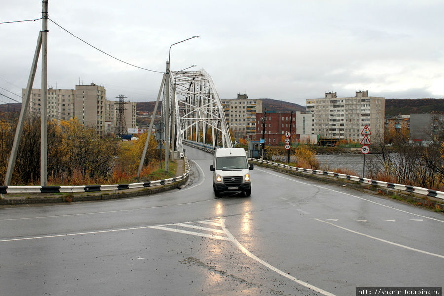 Дорога в город Кола Кола, Россия