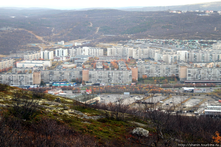 Вид с сопки на город Мурманск, Россия