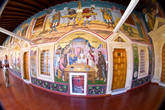 Галереи внутреннего дворика украшены фресками и мозаиками. Это новые произведения 90-х годов прошлого века