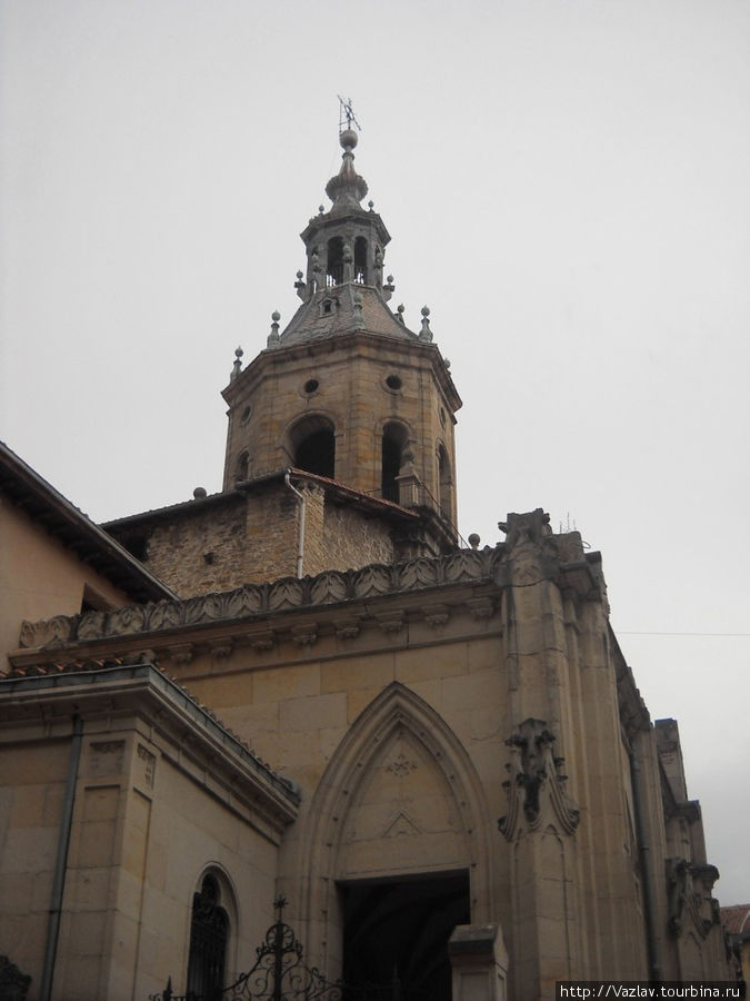 Церковь Св. Петра / Iglesia de San Pedro