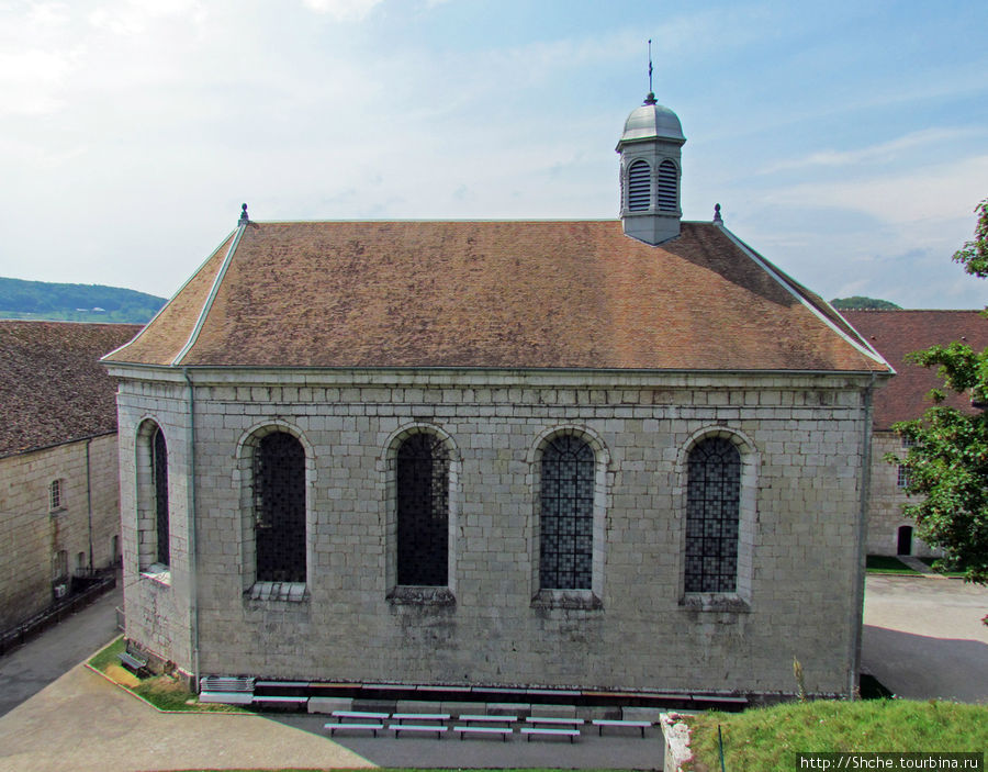 Внутри небольшая церковь Безансон, Франция