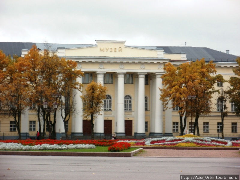 Здание Дворянского собрания на Софийской пл. Великий Новгород, Россия