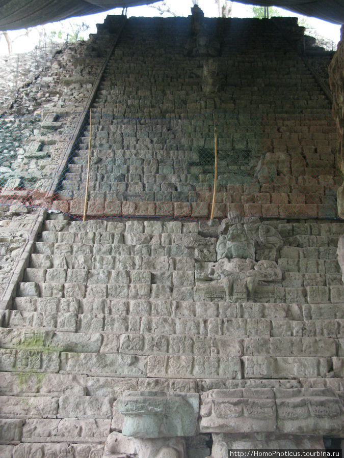 Самая длинная иероглифическая лестница Копан-Руинас, Гондурас