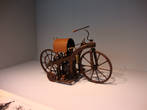 1885. Daimler Reitwagen. Максимальная скорость 12 км/ч