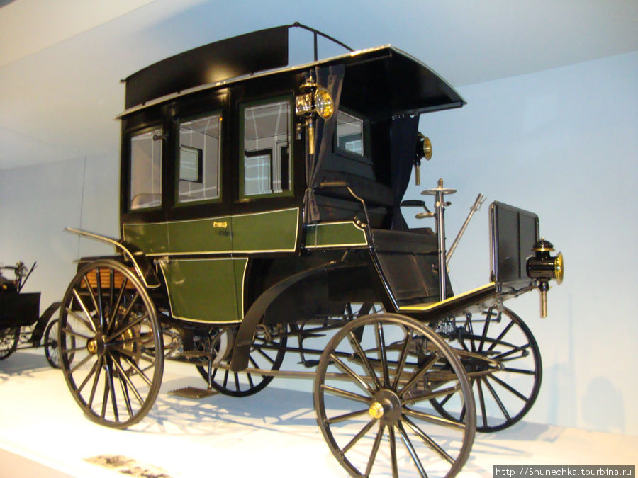 1895. Benz Omnibus. Максимальная скорость 20 км/ч, рассчитан на 8 пассажиров. Штутгарт, Германия