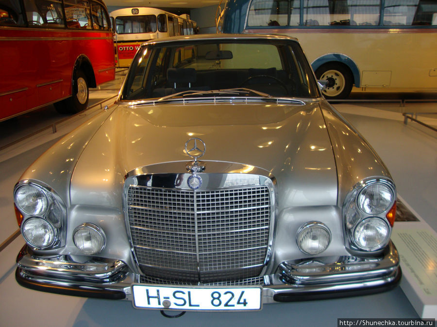 1972. Mercedes-Benz 300 SEL 6.3. Максимальная скорость 220 км/ч. С 1968 по 1972 год было выпущено 6 526 автомобилей. Штутгарт, Германия