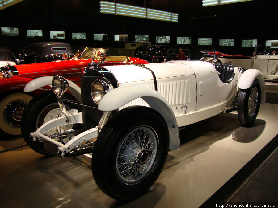 1928.  Mercedes-Benz 27/170/225 PS Typ SSK Sport-Sweisitzer. Максимальная скорость 192 км/ч. С 1928 по 1932 год выпущено 35 автомобилей. Штутгарт, Германия