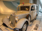 1937. Mercedes-Benz 320 Krankenwagen. Максимальная скорость 90 км/ч.