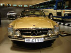 1964. Mercedes-Benz 230 SL. Максимальная скорость 200 км/ч. С 1963 по 1967 год был выпущен 19 831 автомобиль.