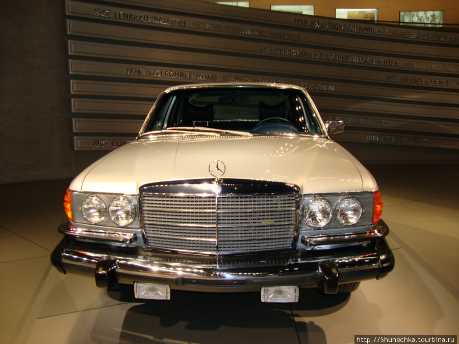 Mercedes-Benz 300 SD. Максимальная скорость 170 км/ч. С 1977 по 1980 год было выпущено 28 634 автомобиля. Штутгарт, Германия