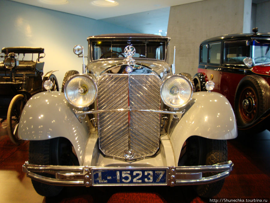 1932. Mercedes-Benz 770 “Großer Mercedes” Cabriolet F. Максимальная скорость 150 км/ч. С 1930 по 1938 год было выпущено117 автомобилей. Штутгарт, Германия