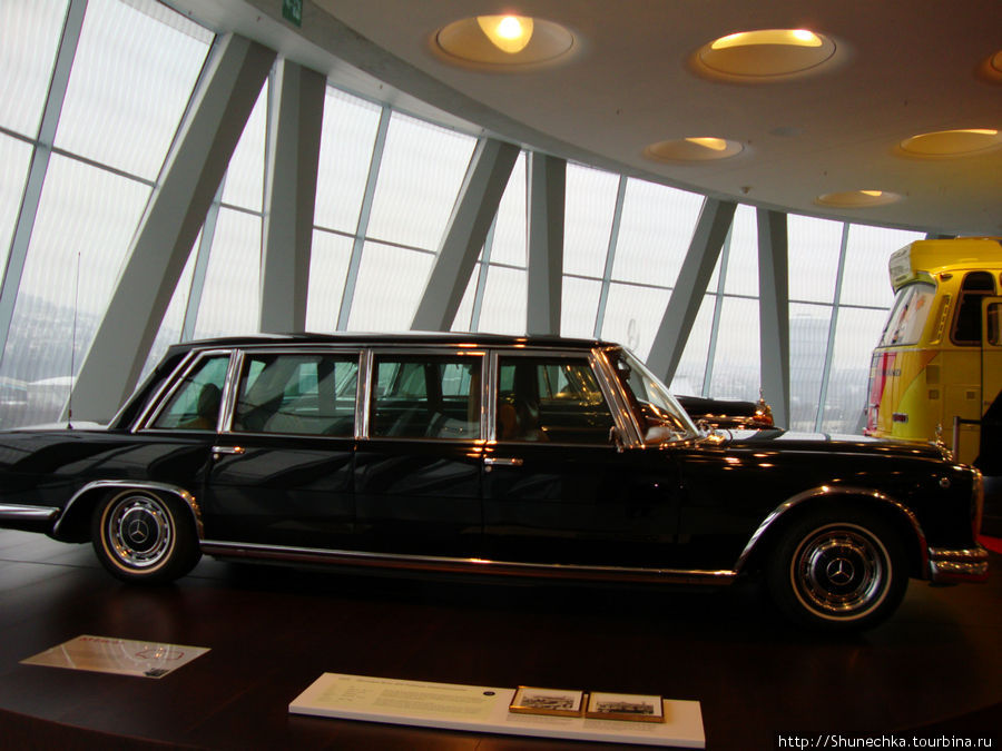 1965.  Mercedes-Benz 600 Pullman Staatlimousine. Максимальная скорость 120 км/ч. С 1965 по 1980 год было выпущено 2 автомобиля. Штутгарт, Германия