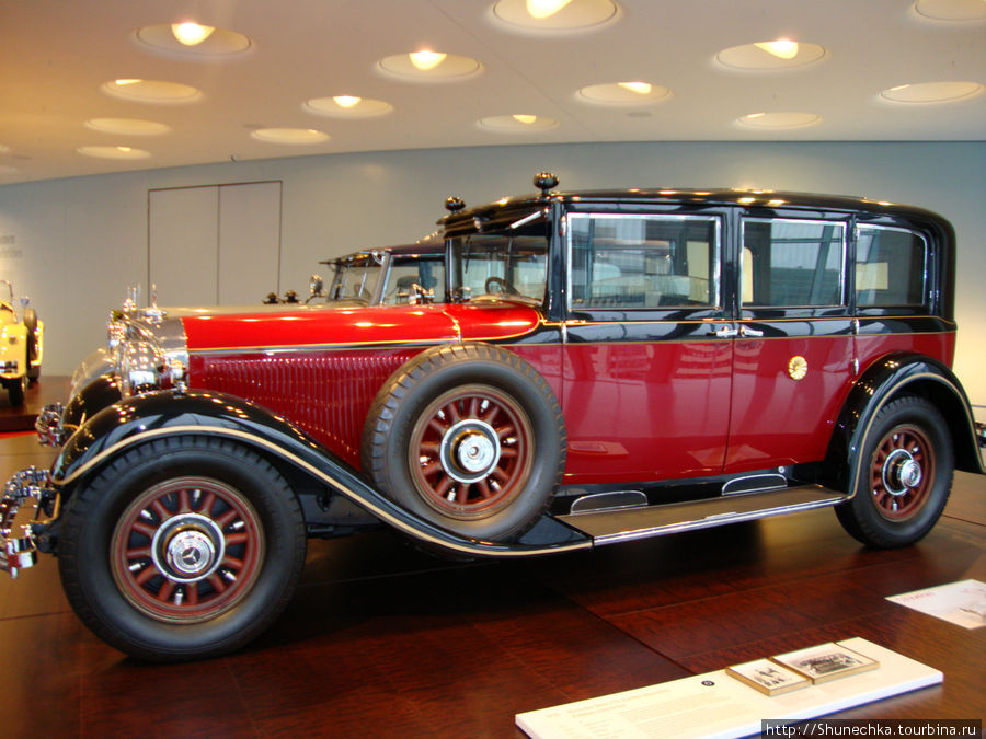 1935. Mercedes-Benz 770 “Großer Mercedes” Pullman Limousine. Максимальная скорость 150км/ч. С 1930 по 1938 год было выпущено 117 автомобилей. Штутгарт, Германия