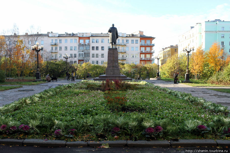 Памятник Ленину на проспекте Ленина в Мурманске Мурманск, Россия