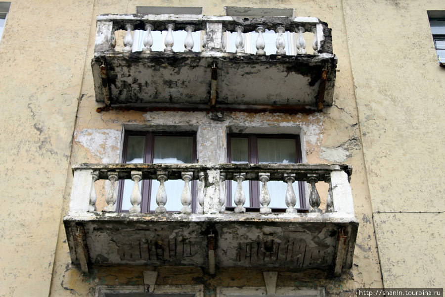 Балконы старого дома Мурманск, Россия